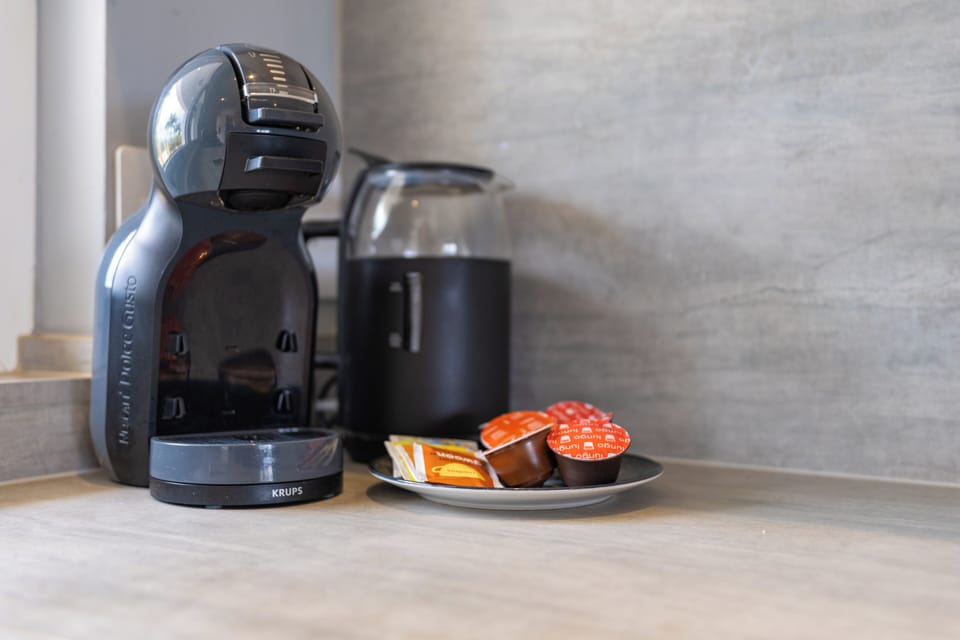 Nescafé dolce gusto coffee machine and kettle