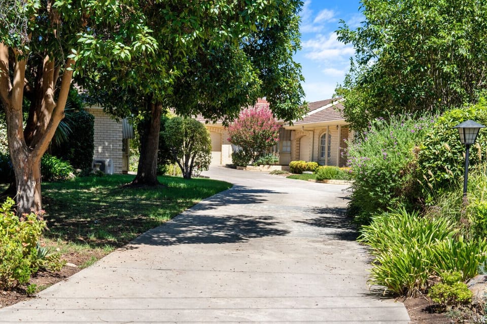 Come home to a charming brick complex tucked into a quiet complex in leafy Toorak Gardens.