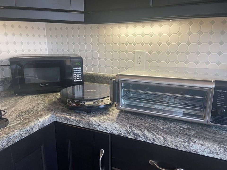 Microwave, electric hot plate, oven/air fryer