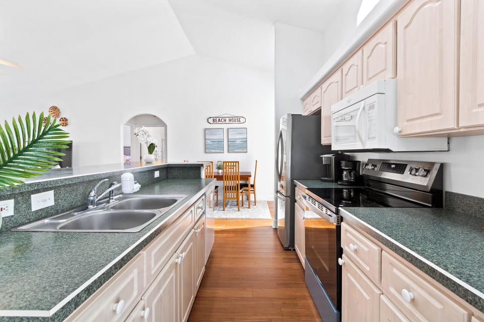 Fully equipped kitchen with everything you need to make your favorite meals!