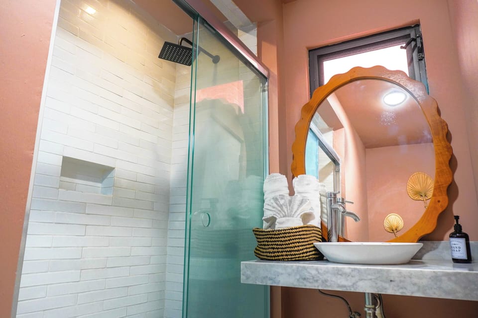 Classic Double Room | Bathroom | Shower, towels, soap, shampoo