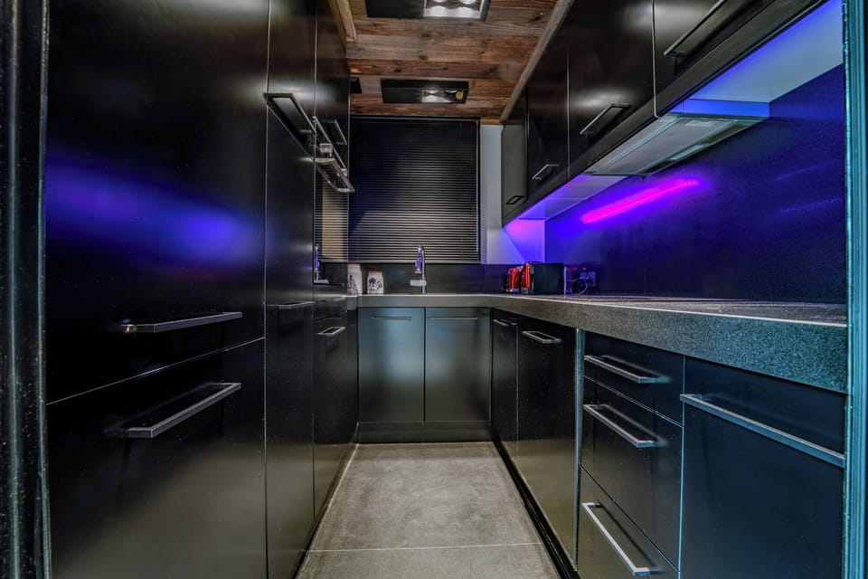 Apartment, 3 Bedrooms, Balcony, Mountain View | Private kitchen | Espresso maker, coffee/tea maker, highchair