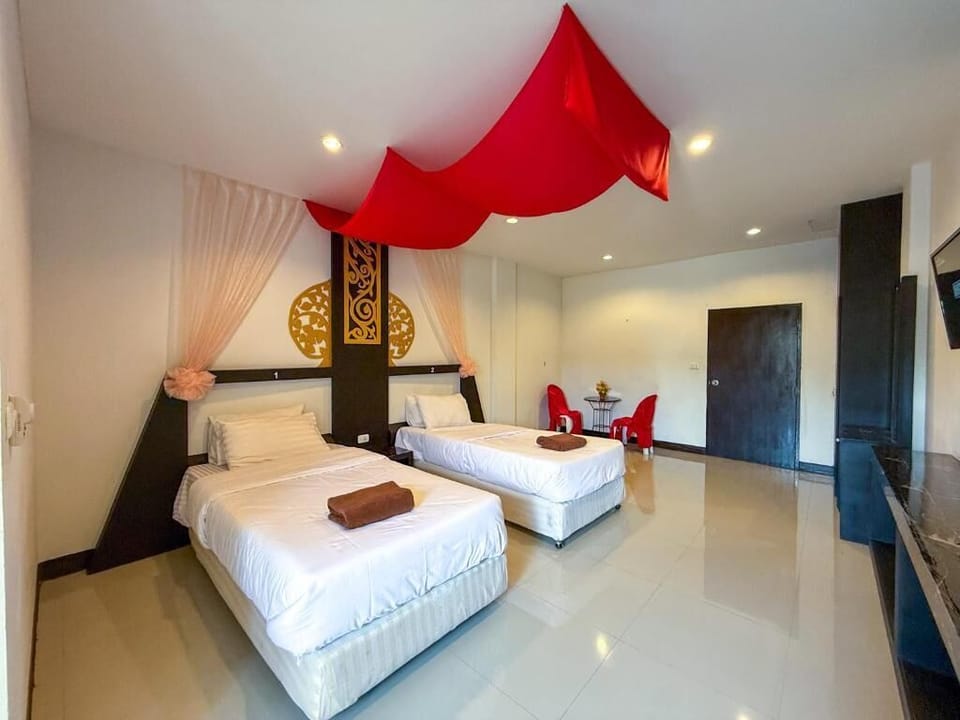 Twin Room, City View | Desk, free WiFi