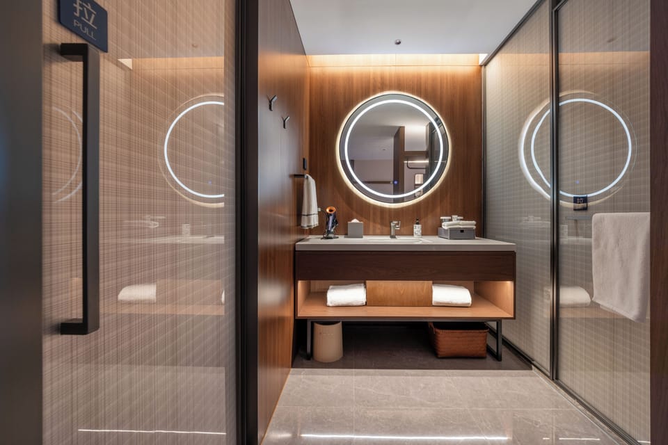 Executive Triple Room | Bathroom | Slippers