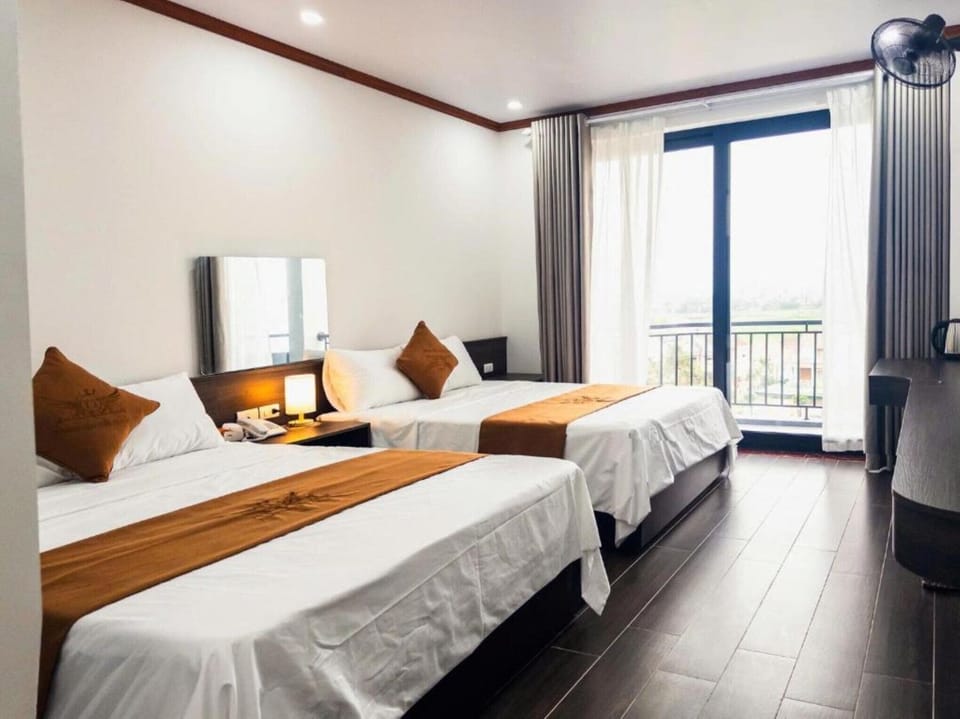Triple Room, Balcony | Minibar, desk, free WiFi, bed sheets