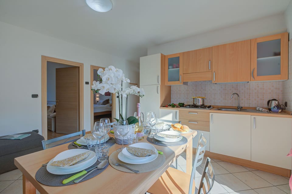 Kitchen and dining area