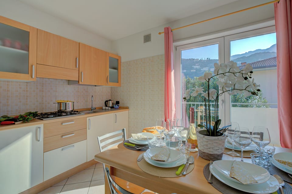 Kitchen and dining area