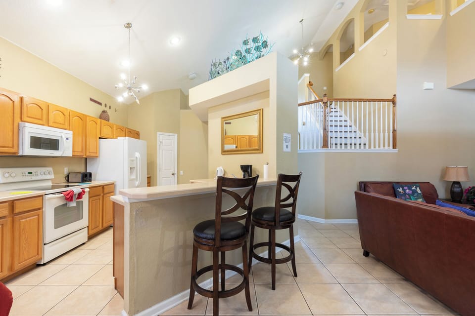 Deluxe House, Pool View | Private kitchen | Fridge, microwave, oven, stovetop