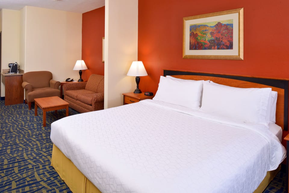 1 bedroom, premium bedding, pillowtop beds, desk