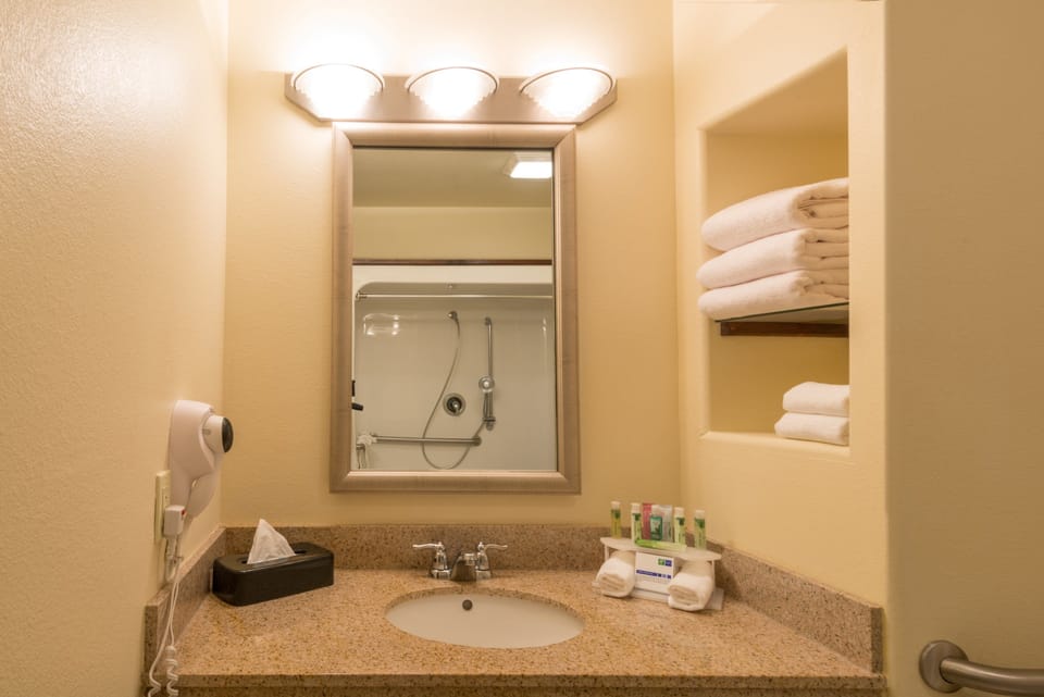 1 bedroom, premium bedding, pillowtop beds, desk