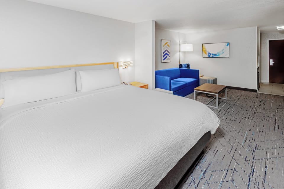 In-room safe, desk, iron/ironing board, cribs/infant beds