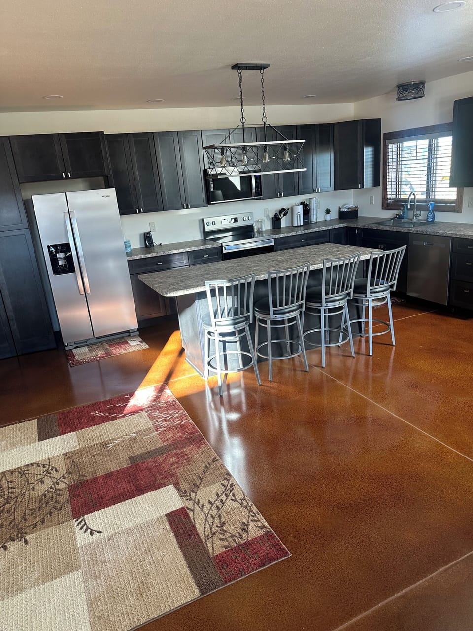 Full kitchen with walk in pantry.