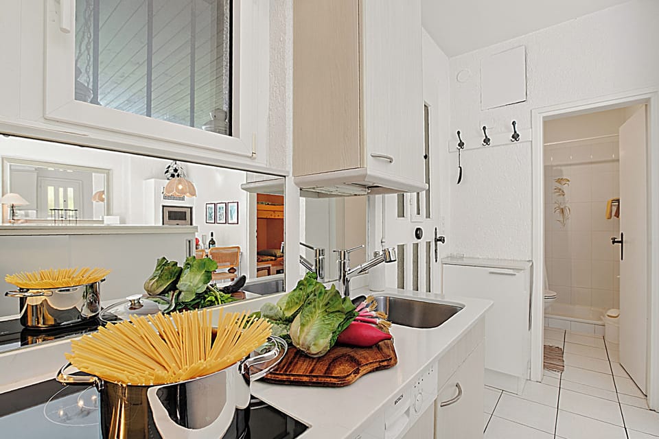Family Apartment, 2 Bedrooms (Casa Viola Garden in Losone for 4) | Private kitchen