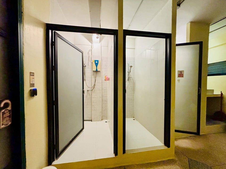 Shared Dormitory, Men only | Bathroom