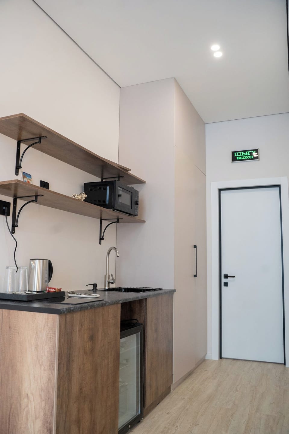 Luxury Suite, Balcony, City View | Private kitchen | Mini-fridge, microwave, electric kettle
