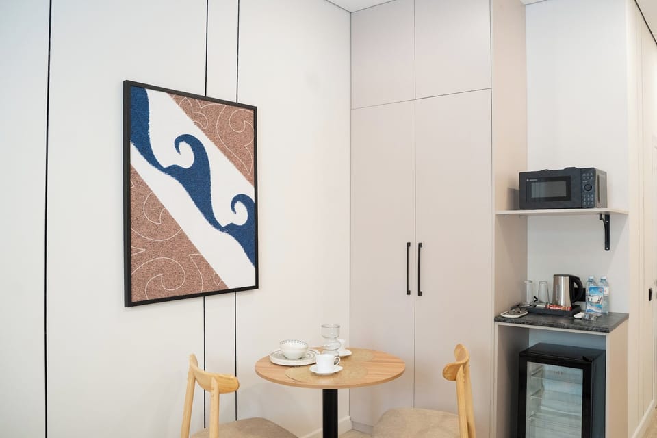 Standard Double Room, Balcony, City View | Dining