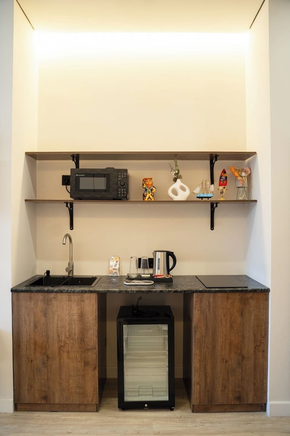 Standard Twin Room, City View | Private kitchen | Mini-fridge, microwave, electric kettle