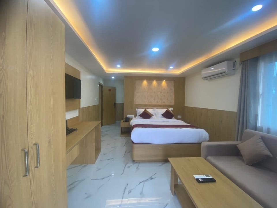 In-room safe, soundproofing, iron/ironing board, free WiFi