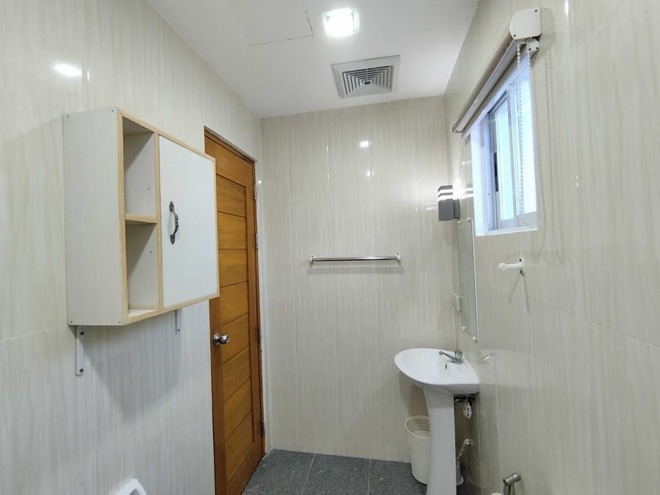 Shower, towels, soap, shampoo