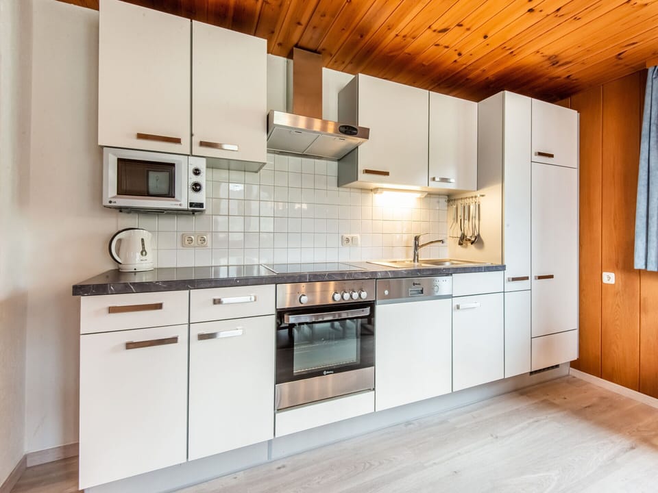 Classic Apartment, 3 Bedrooms | Private kitchen
