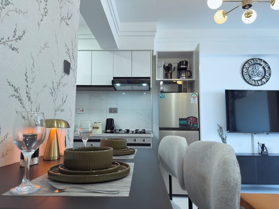 Apartment, Balcony, City View | Dining