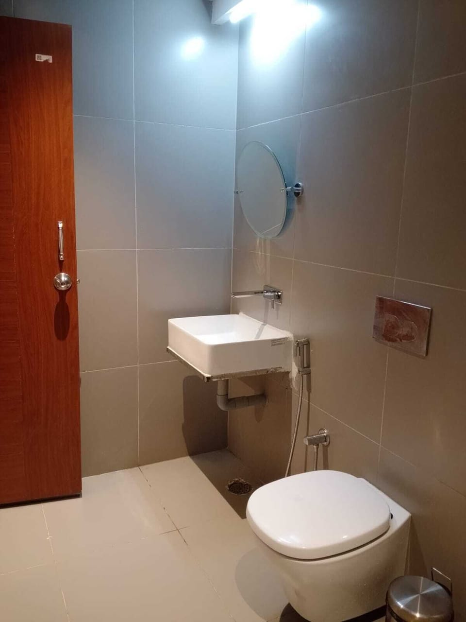 Classic Double Room, City View | Bathroom | Free toiletries, towels, soap, shampoo