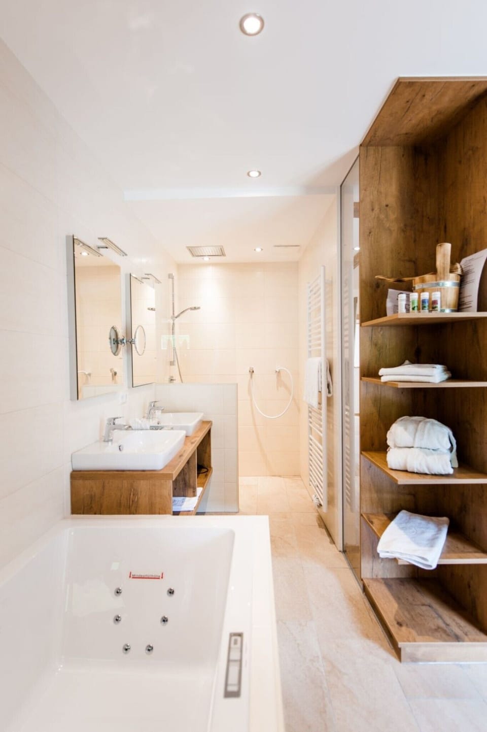 Studio Suite, Balcony | Bathroom | Hair dryer, towels, toilet paper