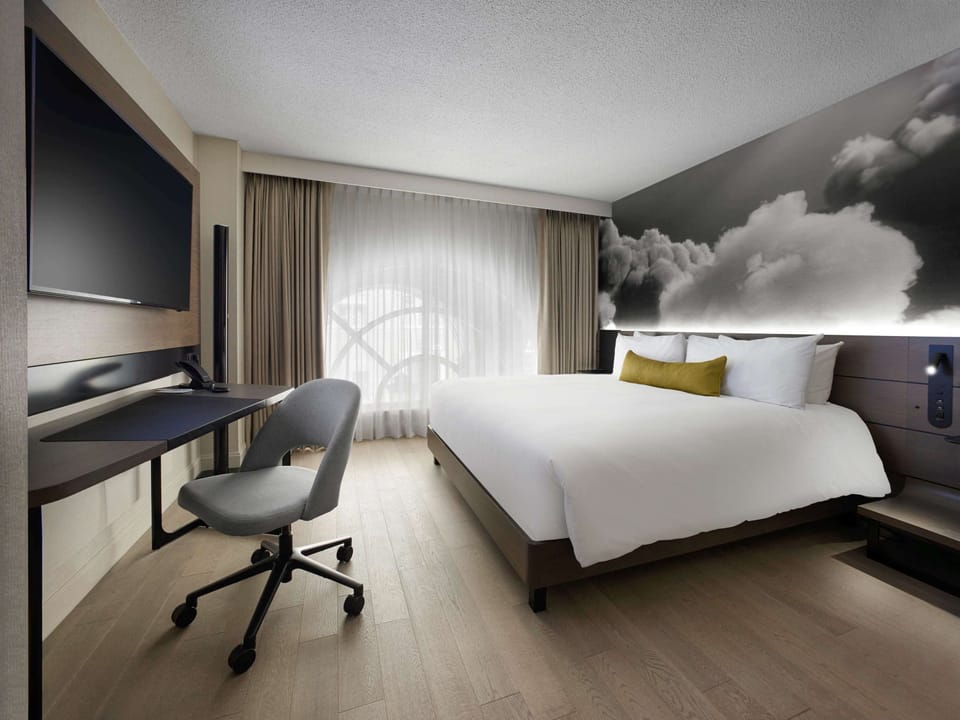 1 bedroom, premium bedding, in-room safe, desk