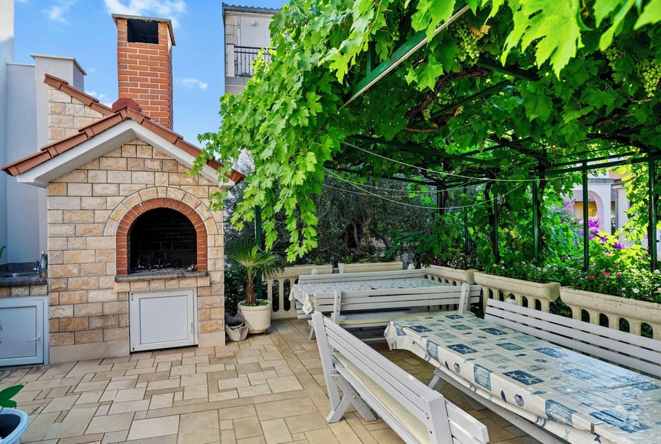 Fire up the traditional stone BBQ for a meal under the stars. ✨