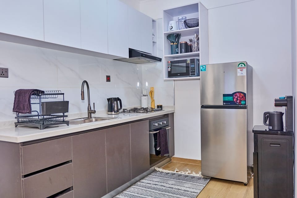 Apartment, City View | Private kitchen | Fridge, microwave, oven, stovetop
