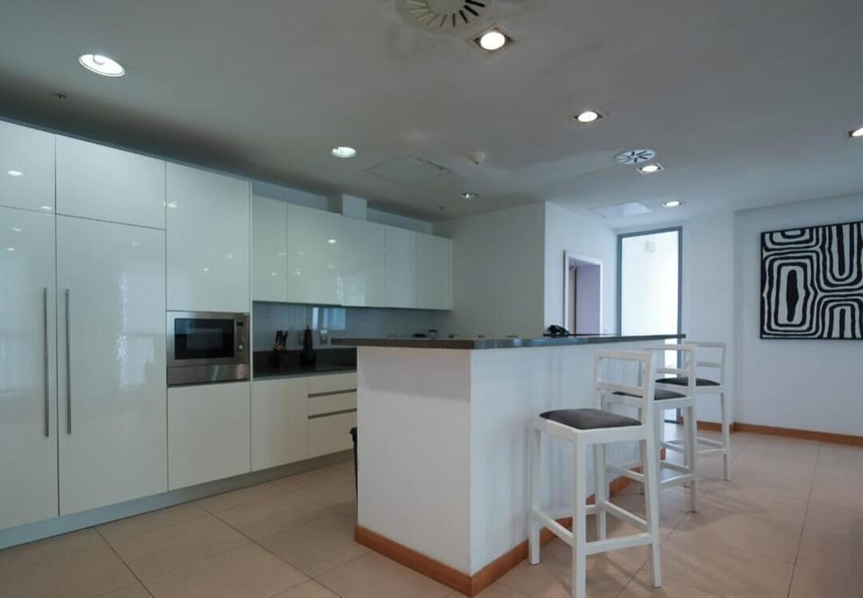 Deluxe Apartment, Balcony, Ocean View | Private kitchen | Fridge, microwave, oven, stovetop