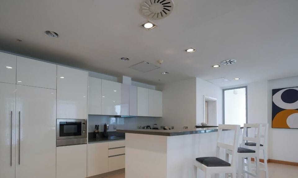 Deluxe Apartment, Balcony, Ocean View | Private kitchen | Fridge, microwave, oven, stovetop