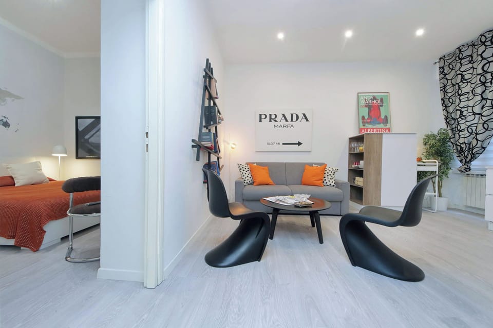 Apartment, 2 Bedrooms | Living room | Books