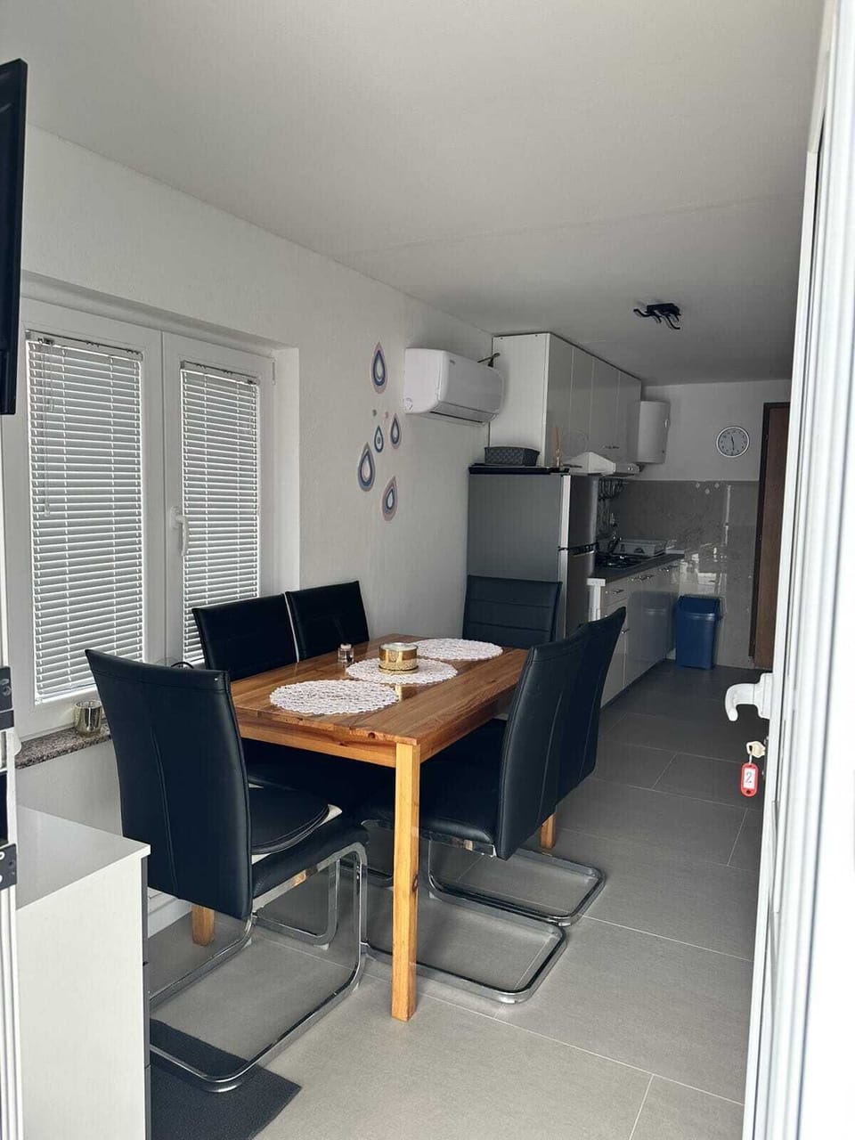 Standard Apartment, Patio, Garden View | In-room dining