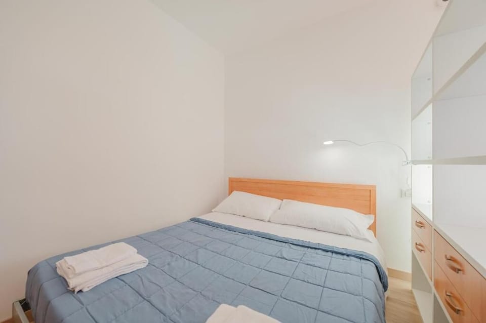Desk, bed sheets