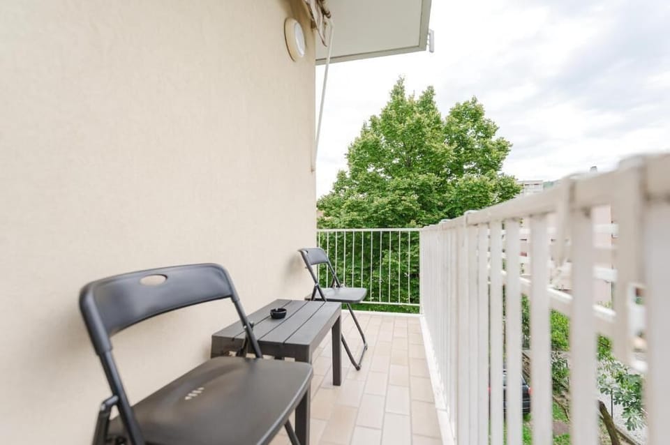 Apartment, Balcony, Courtyard View | Property grounds