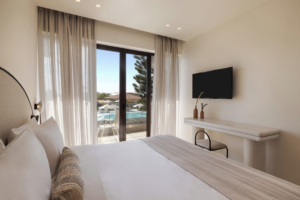 Triple Room, Pool View | Desk, free WiFi, bed sheets