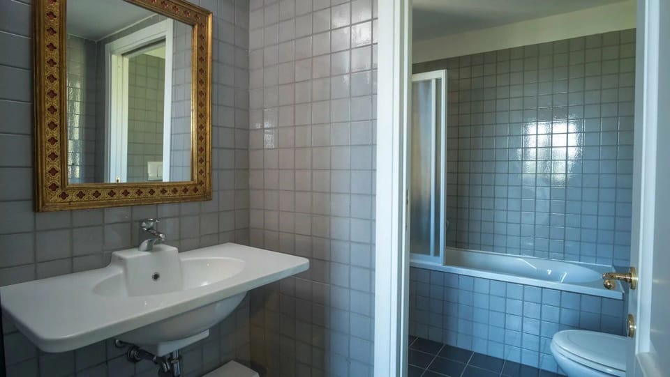 Bathroom, Plumbing Fixture, Bathroom Sink, Sink, Interior Design, Flooring, Tap, Floor, Plumbing, Mirror