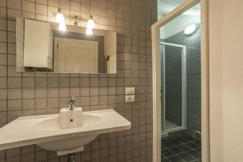 Bathroom Sink, Bathroom, Plumbing Fixture, Sink, Wall, Interior Design, Flooring, Floor, Tap, Plumbing