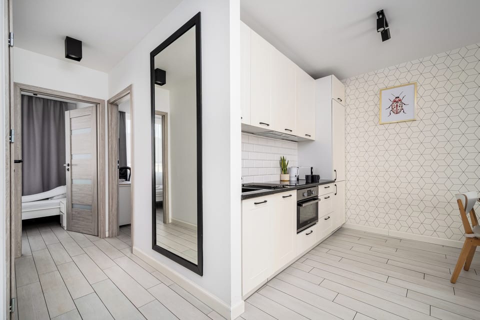 Apartment (36) | Private kitchen | Fridge, stovetop, electric kettle, cookware/dishes/utensils