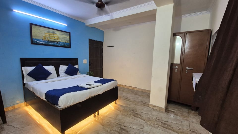 In-room safe, desk, free WiFi