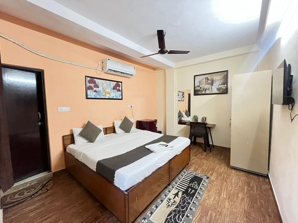 Deluxe Double Room, City View | In-room safe, desk, free WiFi