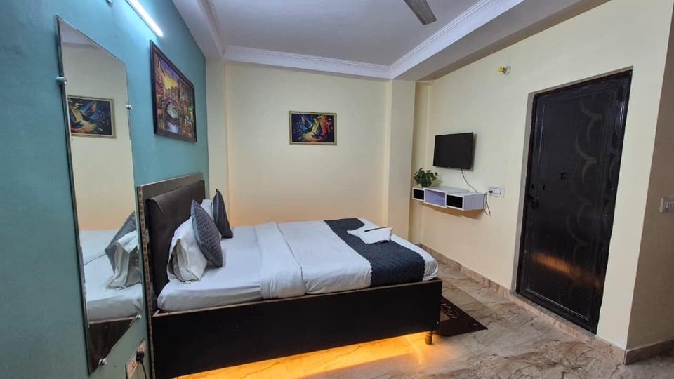 Deluxe Double Room, City View | In-room safe, desk, free WiFi