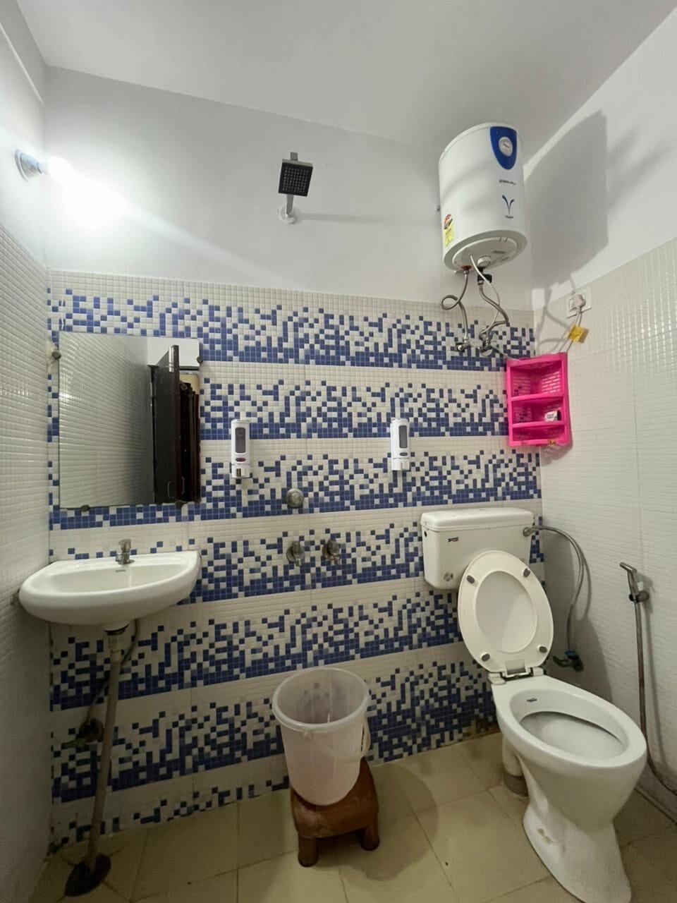 Deluxe Double Room, City View | Bathroom | Shower, free toiletries, slippers, towels