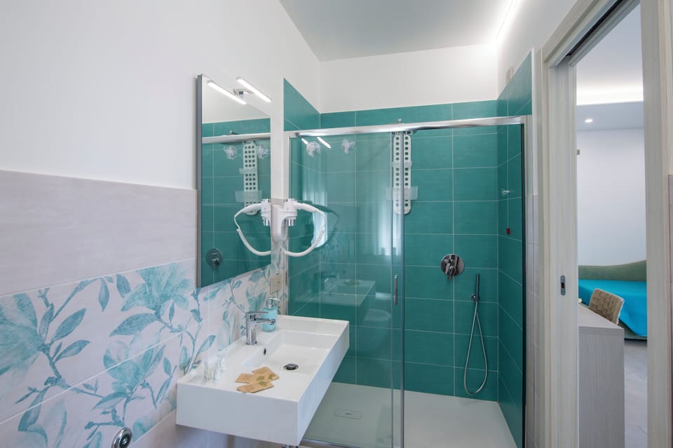 Superior Double Room, Courtyard View | Bathroom | Shower, free toiletries, hair dryer, bidet