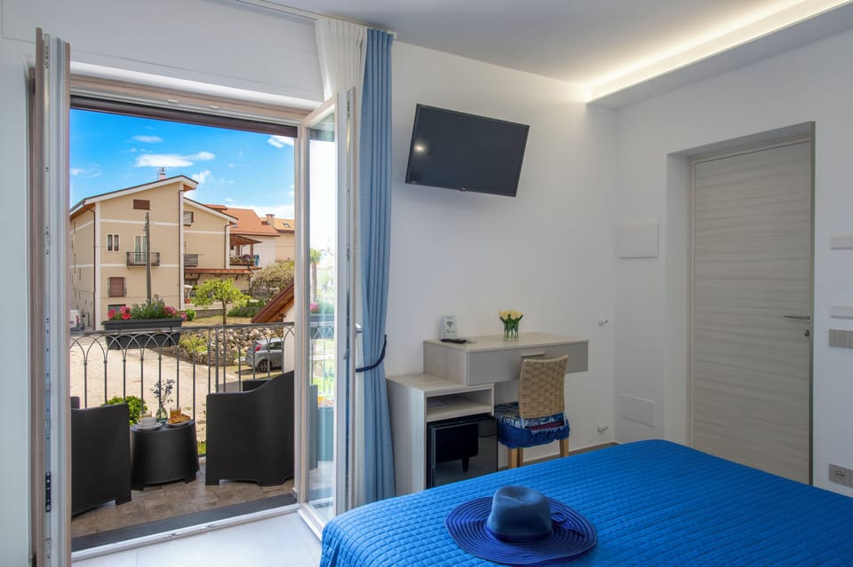 Comfort Double Room, Courtyard View | Minibar, in-room safe, desk, laptop workspace