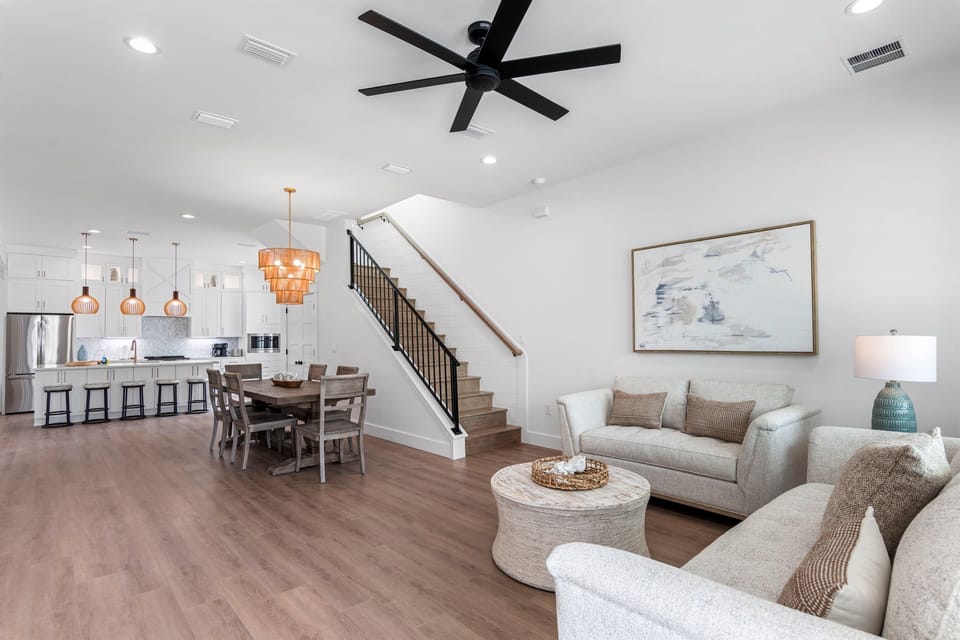 Living Room/Foyer