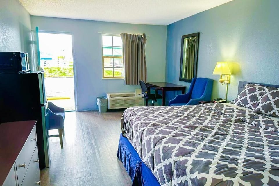 Luxury Room | Iron/ironing board, WiFi