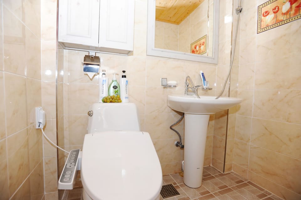 Single Room | Free WiFi, bed sheets