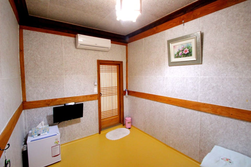 Deluxe Double Room | Free WiFi, bed sheets